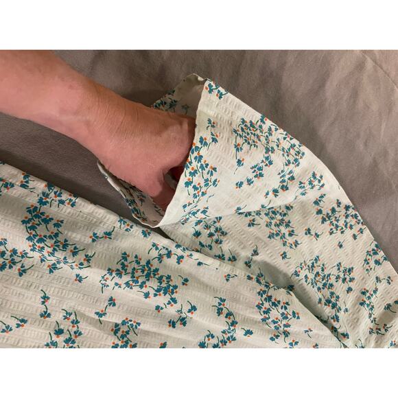 White Cotton Top with floral pattern - Picture 7 of 9